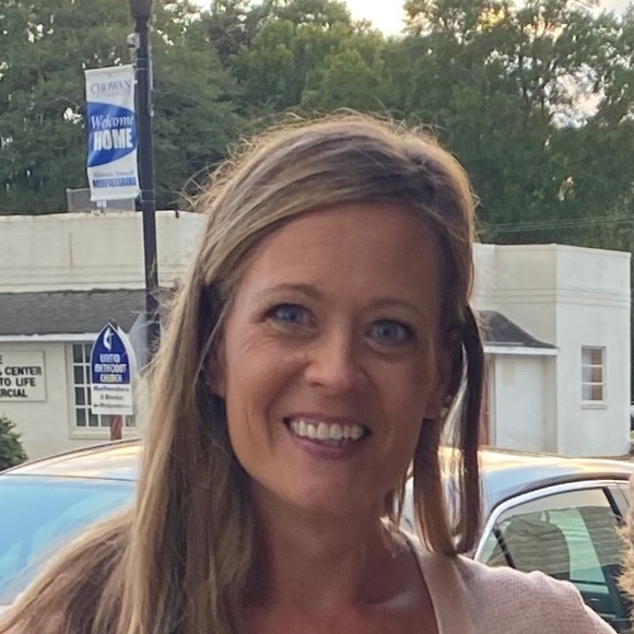 Meet your Posher, Kelly - Picture 2 of 5